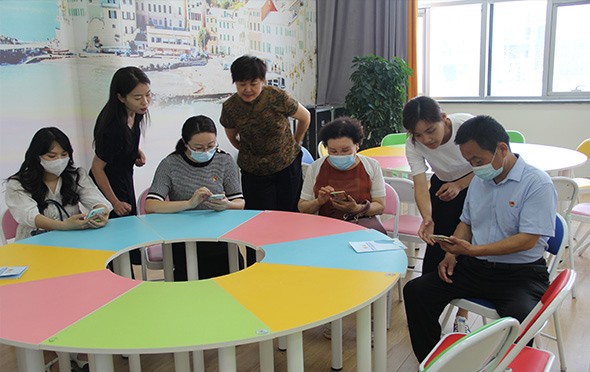 參觀市職工心理關(guān)愛中心，進行現(xiàn)場心理測評