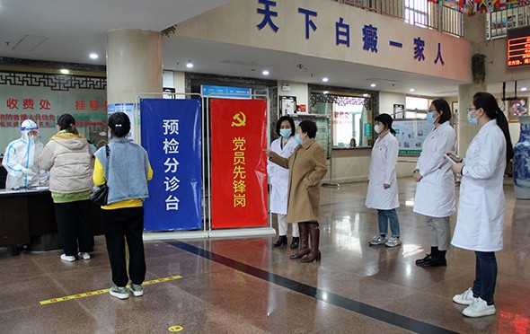 3月下旬，院黨政領導到醫(yī)院疫情防控一線督導工作